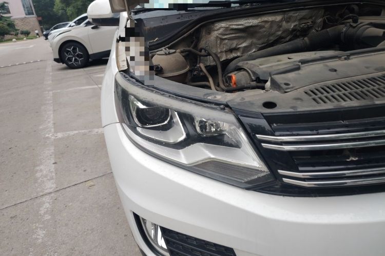 Used Volkswagen Tiguan 2013 2.0 TSI Automatic All-Wheel Drive Luxury Edition Right Front Headlight