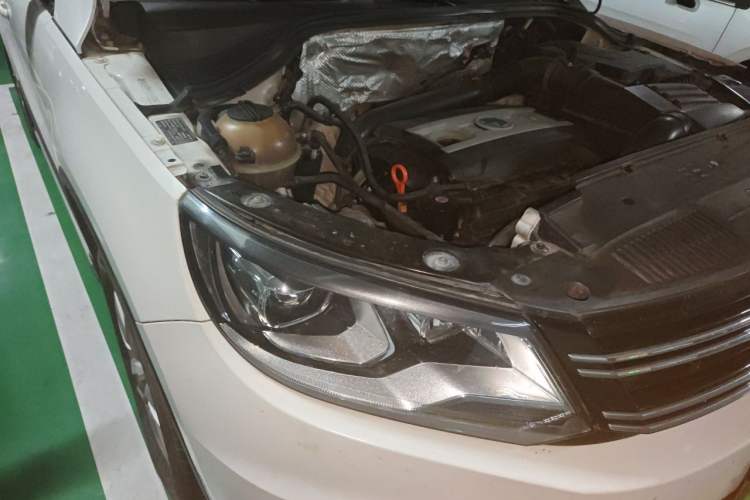 Used Volkswagen Tiguan 2013 1.8TSI Manual Two-Wheel Drive Trend Edition Right Front Headlight