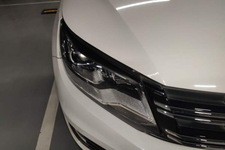 Used Volkswagen Tiguan 2013 1.8 TSI Automatic Two-Wheel Drive Comfort Edition Right Front Headlight