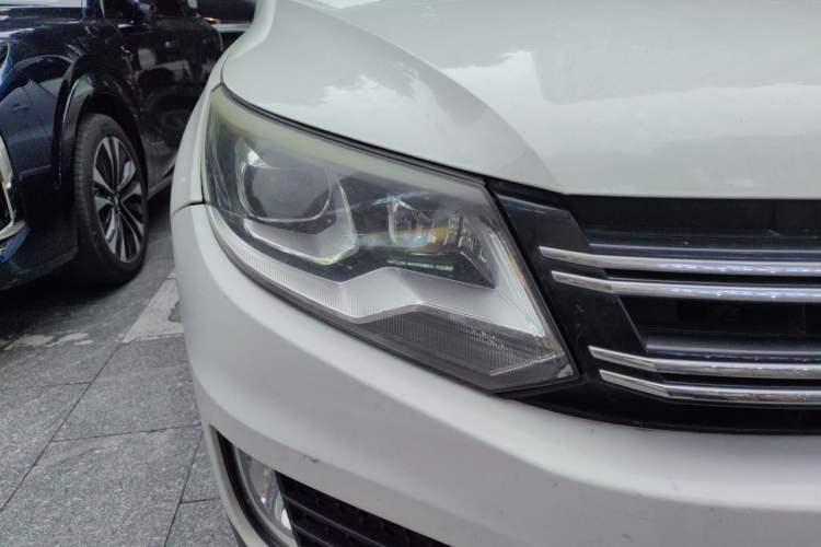 Used Volkswagen Tiguan 2013 1.8TSI Automatic Two-Wheel Drive Luxury Model Right Front Headlight