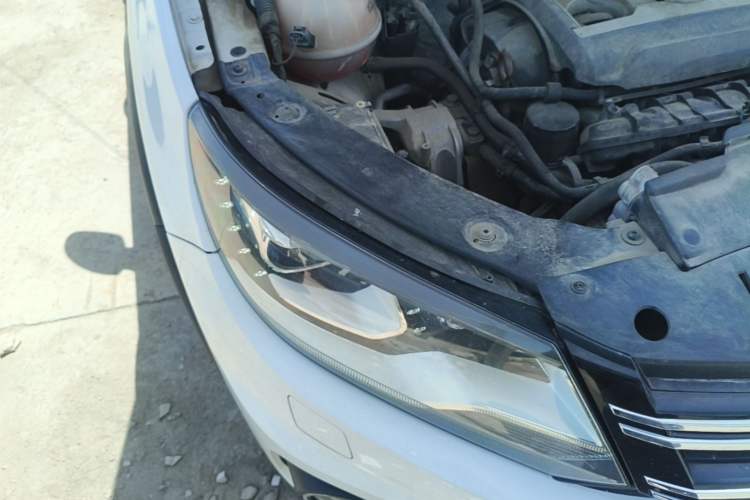 Used Volkswagen Tiguan  Right Front Headlight