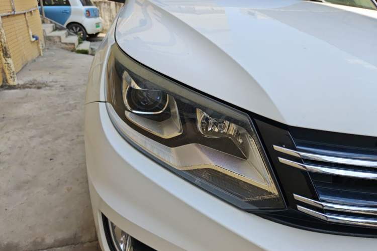Used Volkswagen Tiguan 2013 1.8 TSI Automatic Two-Wheel Drive Comfort Edition Right Front Headlight