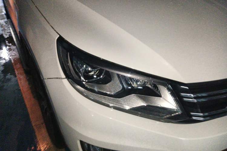 Used Volkswagen Tiguan 2013 1.8TSI Automatic Two-Wheel Drive Luxury Model Right Front Headlight