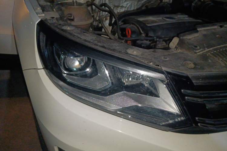 Used Volkswagen Tiguan 2013 1.8 TSI Automatic Two-Wheel Drive Comfort Edition Right Front Headlight