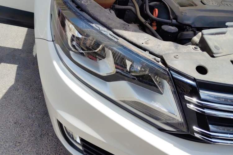 Used Volkswagen Tiguan 2013 1.8 TSI Automatic Two-Wheel Drive Comfort Edition Right Front Headlight