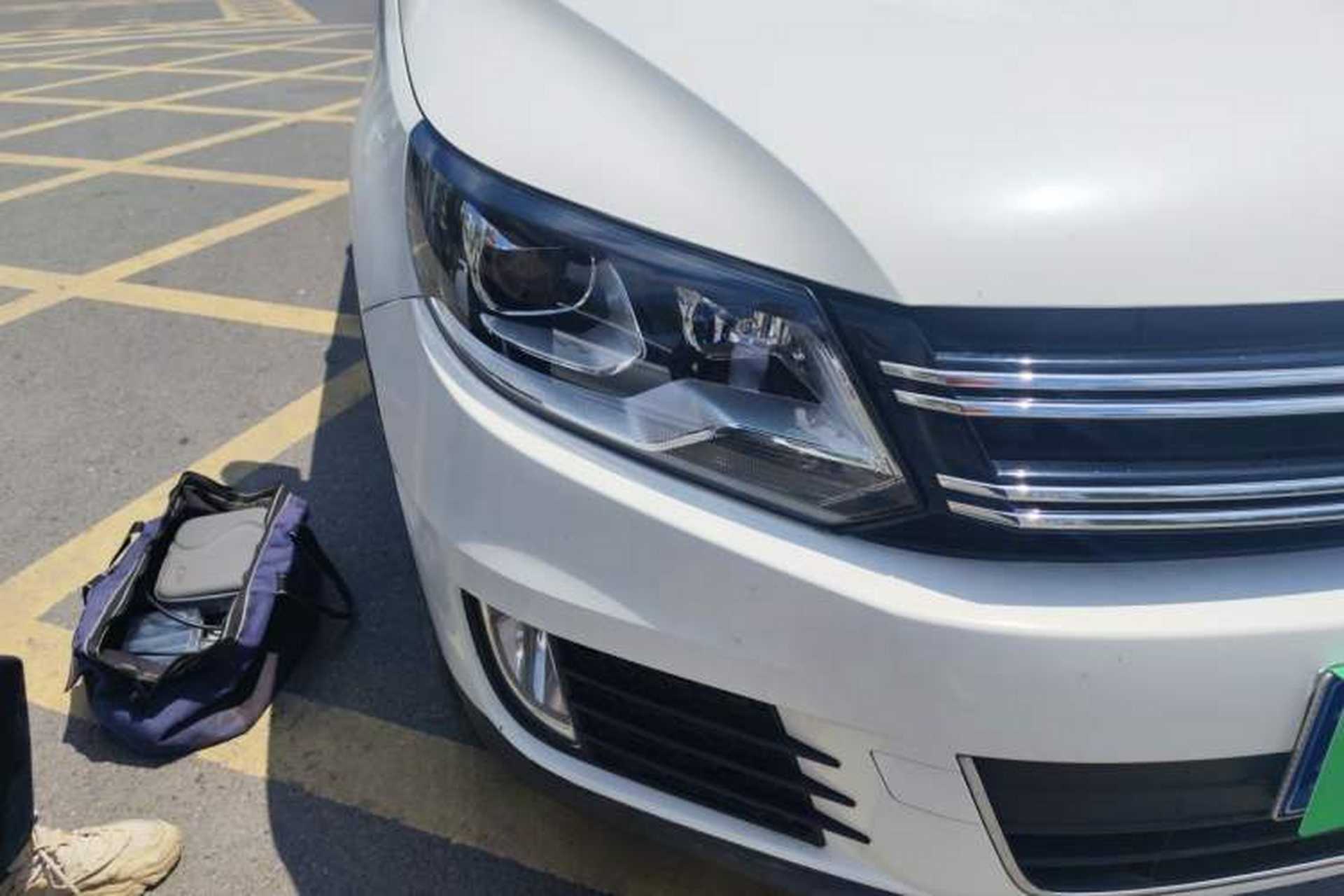 Used Volkswagen Tiguan 2013 2.0 TSI Automatic All-Wheel Drive Luxury Edition Right Front Headlight