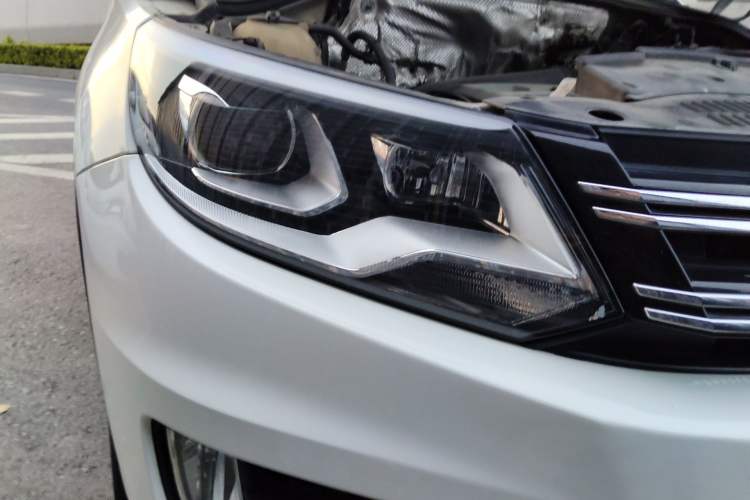 Used Volkswagen Tiguan 2013 1.8TSI Automatic Two-Wheel Drive Luxury Model Right Front Headlight