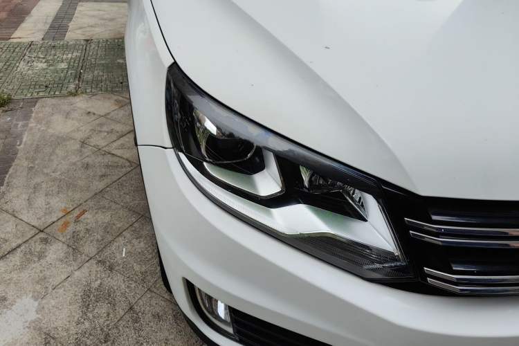 Used Volkswagen Tiguan 2013 1.8 TSI Automatic Two-Wheel Drive Comfort Edition Right Front Headlight