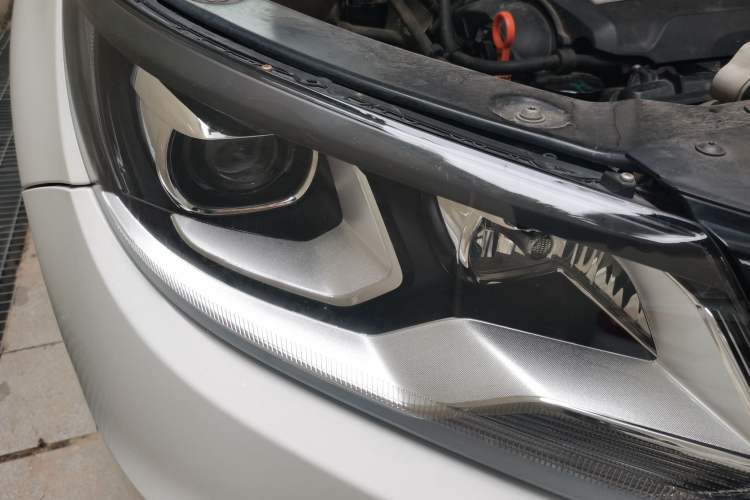 Used Volkswagen Tiguan 2013 1.8TSI Automatic Two-Wheel Drive Trend Edition Right Front Headlight