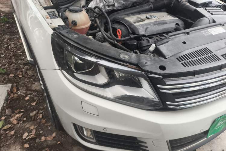 Used Volkswagen Tiguan 2013 2.0 TSI Automatic All-Wheel-Drive Flagship Edition Right Front Headlight
