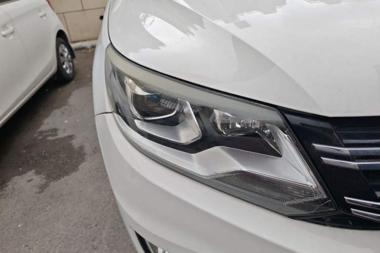 Used Volkswagen Tiguan 2013 1.8TSI Automatic Two-Wheel Drive Trend Edition Right Front Headlight