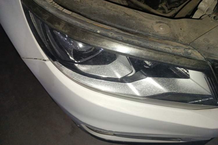 Used Volkswagen Tiguan 2013 1.8TSI Manual Two-Wheel Drive Trend Edition Right Front Headlight