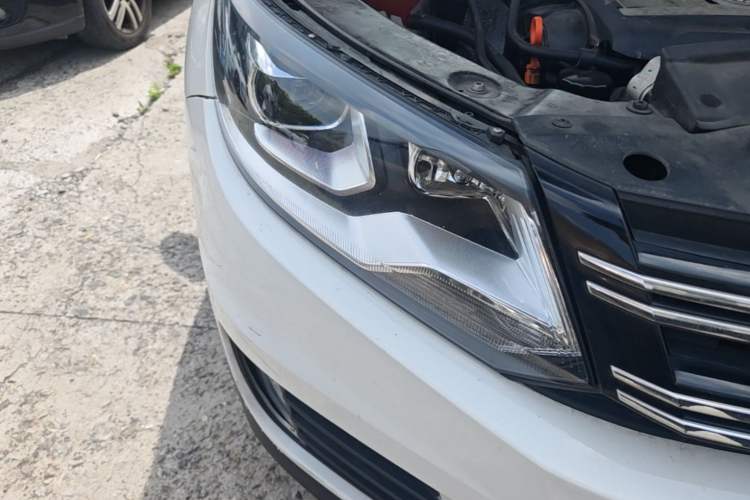 Used Volkswagen Tiguan 2013 1.8TSI Automatic Two-Wheel Drive Luxury Model Right Front Headlight