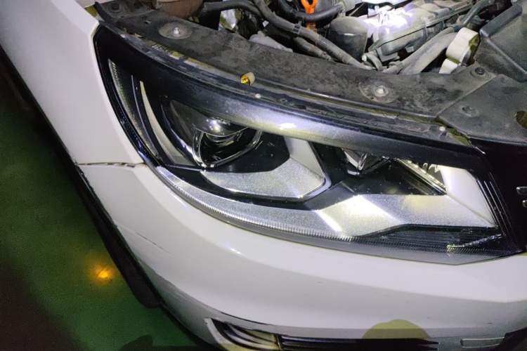 Used Volkswagen Tiguan 2013 1.8 TSI Automatic Two-Wheel Drive Comfort Edition Right Front Headlight