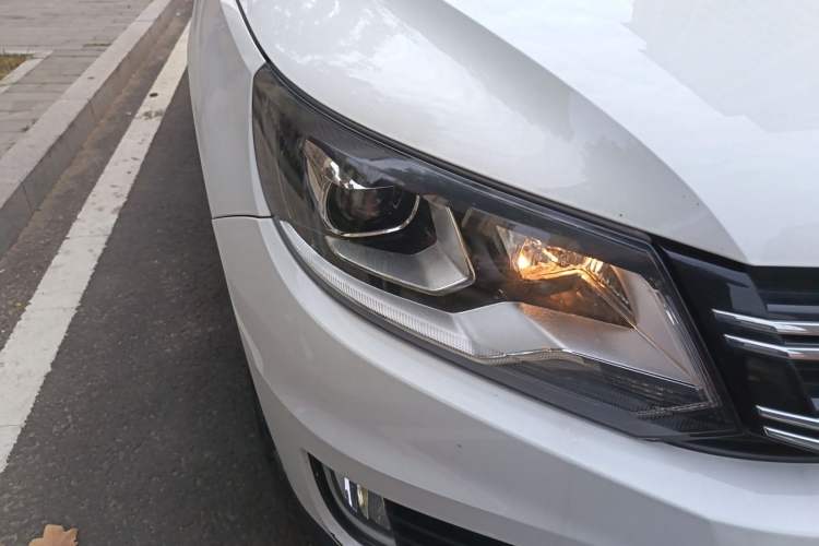 Used Volkswagen Tiguan 2013 1.8TSI Automatic Two-Wheel Drive Luxury Model Right Front Headlight