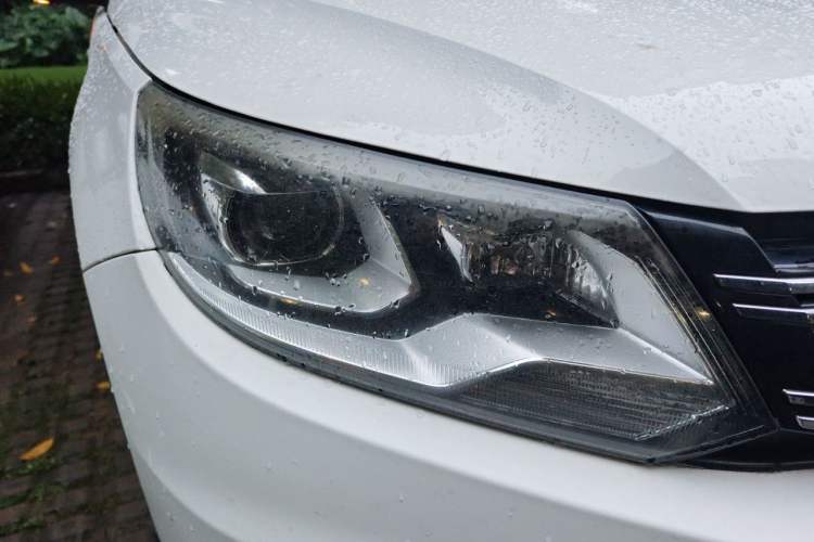 Used Volkswagen Tiguan 2013 1.8 TSI Automatic Two-Wheel Drive Comfort Edition Right Front Headlight