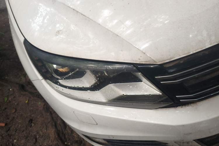 Used Volkswagen Tiguan 2013 2.0 TSI Automatic All-Wheel-Drive Flagship Edition Right Front Headlight