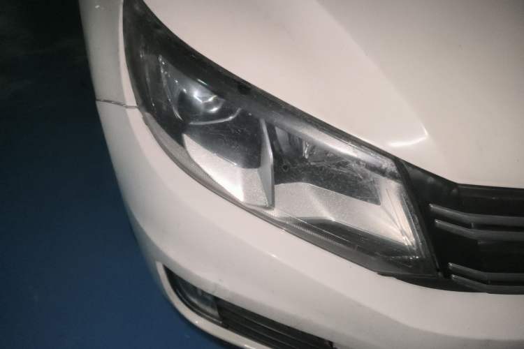 Used Volkswagen Tiguan 2013 1.8 TSI Automatic All-Wheel Drive Luxury Model Right Front Headlight