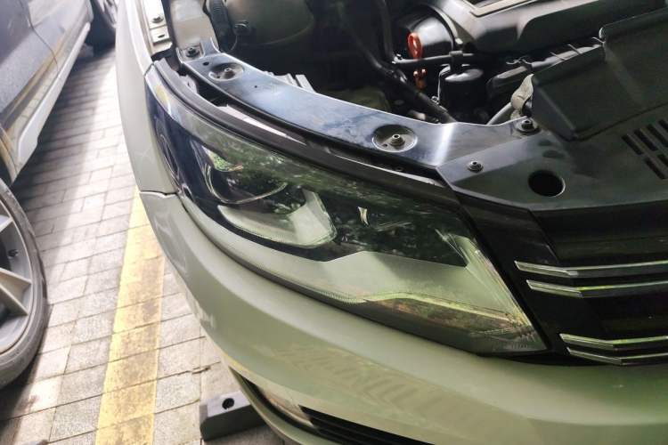 Used Volkswagen Tiguan 2013 1.8TSI Automatic Two-Wheel Drive Trend Edition Right Front Headlight