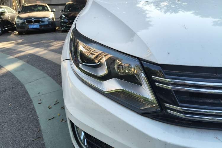 Used Volkswagen Tiguan 2013 1.8TSI Automatic Two-Wheel Drive Luxury Model Right Front Headlight