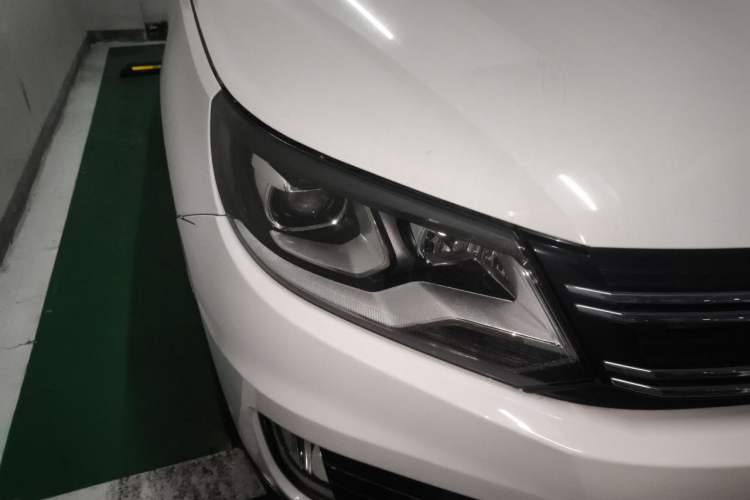 Used Volkswagen Tiguan 2013 1.8 TSI Automatic Two-Wheel Drive Comfort Edition Right Front Headlight