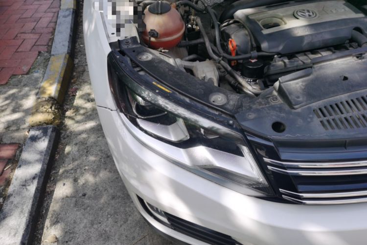 Used Volkswagen Tiguan 2013 1.8TSI Automatic All-Wheel-Drive Comfort Edition Right Front Headlight