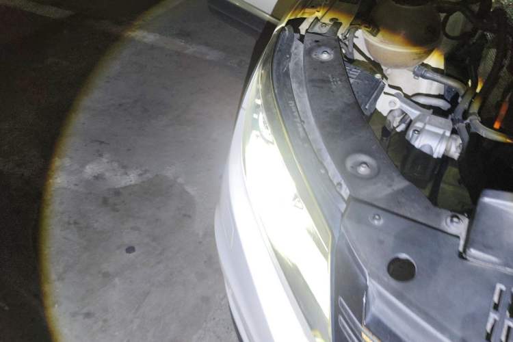 Used Volkswagen Tiguan 2013 2.0 TSI Automatic All-Wheel-Drive Flagship Edition Right Front Headlight