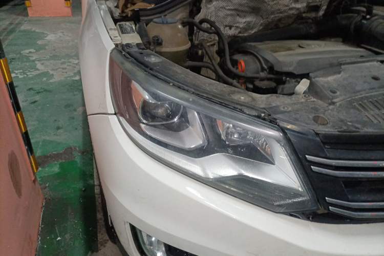 Used Volkswagen Tiguan 2013 1.8 TSI Automatic Two-Wheel Drive Comfort Edition Right Front Headlight