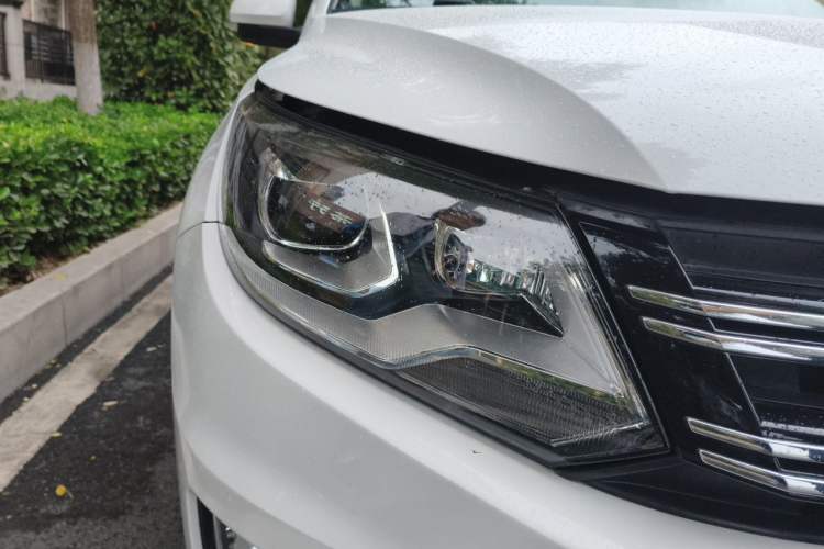 Used Volkswagen Tiguan 2013 1.8TSI Automatic Two-Wheel Drive Luxury Model Right Front Headlight