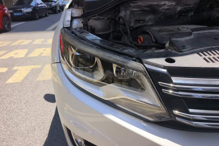 Used Volkswagen Tiguan 2013 1.8TSI Automatic Two-Wheel Drive Trend Edition Right Front Headlight
