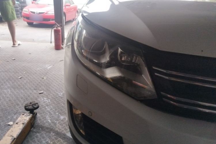 Used Volkswagen Tiguan 2013 2.0 TSI Automatic All-Wheel-Drive Flagship Edition Right Front Headlight
