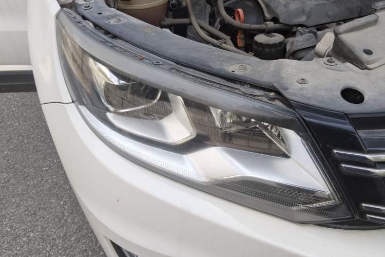 Used Volkswagen Tiguan 2013 1.8TSI Automatic Two-Wheel Drive Luxury Model Right Front Headlight