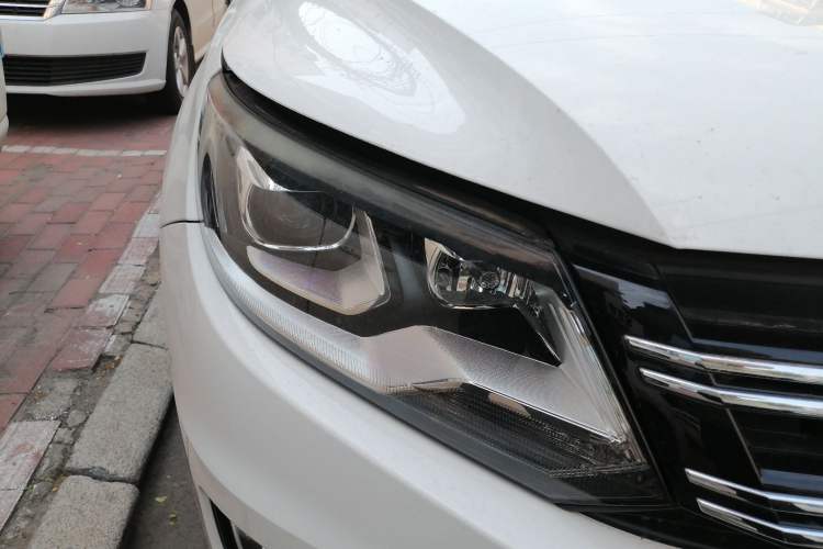 Used Volkswagen Tiguan 2013 1.8 TSI Automatic Two-Wheel Drive Comfort Edition Right Front Headlight