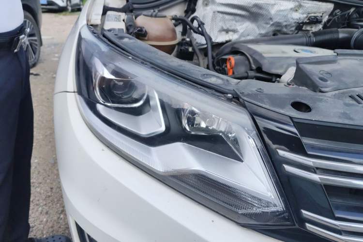 Used Volkswagen Tiguan 2013 1.8 TSI Automatic Two-Wheel Drive Comfort Edition Right Front Headlight