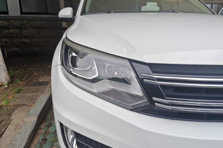 Used Volkswagen Tiguan 2013 1.8TSI Automatic Two-Wheel Drive Luxury Model Right Front Headlight
