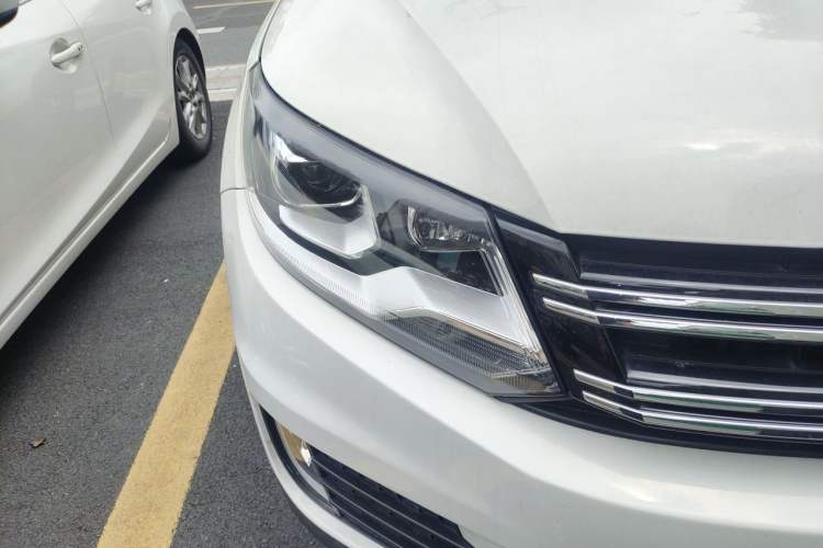 Used Volkswagen Tiguan 2013 1.8TSI Automatic Two-Wheel Drive Luxury Model Right Front Headlight