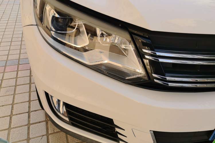 Used Volkswagen Tiguan 2013 1.8 TSI Automatic Two-Wheel Drive Comfort Edition Right Front Headlight