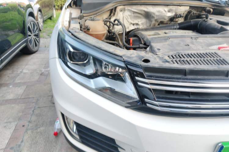Used Volkswagen Tiguan 2013 1.8TSI Automatic Two-Wheel Drive Luxury Model Right Front Headlight