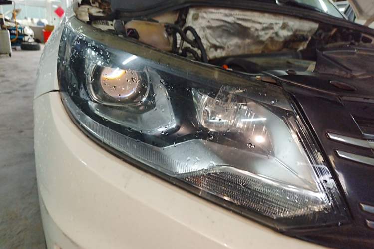 Used Volkswagen Tiguan 2013 1.8TSI Automatic All-Wheel-Drive Comfort Edition Right Front Headlight