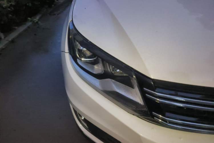 Used Volkswagen Tiguan 2013 1.8 TSI Automatic Two-Wheel Drive Comfort Edition Right Front Headlight