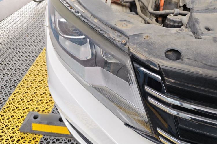 Used Volkswagen Tiguan 2013 1.8TSI Automatic All-Wheel-Drive Comfort Edition Right Front Headlight