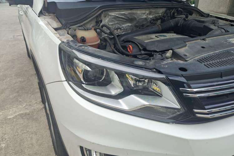 Used Volkswagen Tiguan 2013 1.8TSI Automatic All-Wheel-Drive Comfort Edition Right Front Headlight