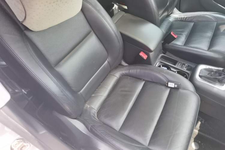 Used Volkswagen Tiguan 2013 1.8 TSI Automatic All-Wheel Drive Luxury Model Right Front Seat