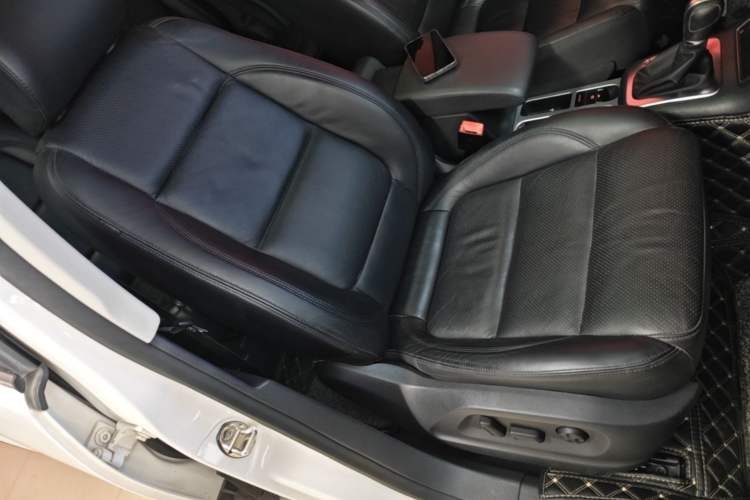 Used Volkswagen Tiguan 2013 1.8 TSI Automatic All-Wheel Drive Luxury Model Right Front Seat