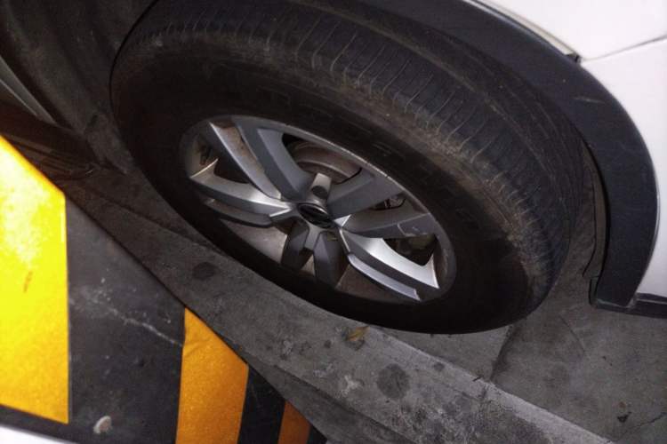 Used Volkswagen Tiguan 2013 1.8TSI Automatic Two-Wheel Drive Trend Edition Right Front Wheel Hub