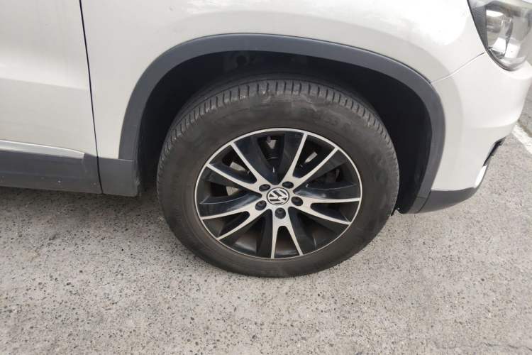 Used Volkswagen Tiguan 2013 1.8TSI Automatic Two-Wheel Drive Luxury Model Right Front Wheel Hub