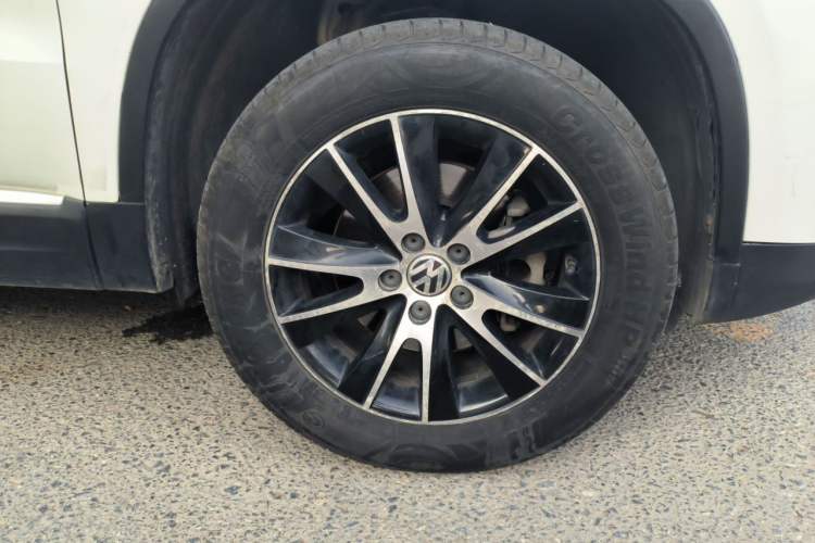 Used Volkswagen Tiguan 2013 1.8TSI Automatic Two-Wheel Drive Luxury Model Right Front Wheel Hub