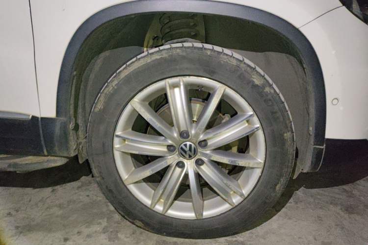 Used Volkswagen Tiguan 2013 2.0 TSI Automatic All-Wheel-Drive Flagship Edition Right Front Wheel Hub