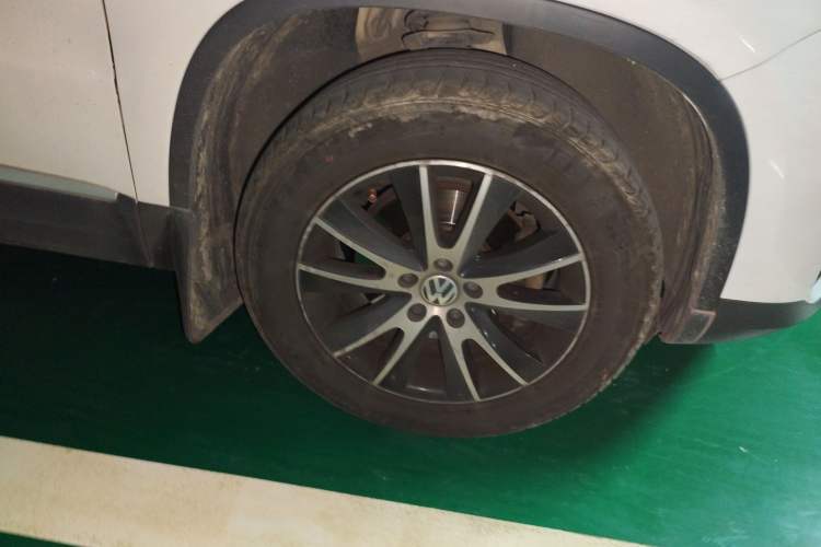 Used Volkswagen Tiguan 2013 1.8TSI Automatic Two-Wheel Drive Luxury Model Right Front Wheel Hub