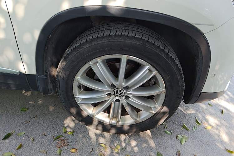 Used Volkswagen Tiguan 2013 2.0 TSI Automatic All-Wheel-Drive Flagship Edition Right Front Wheel Hub